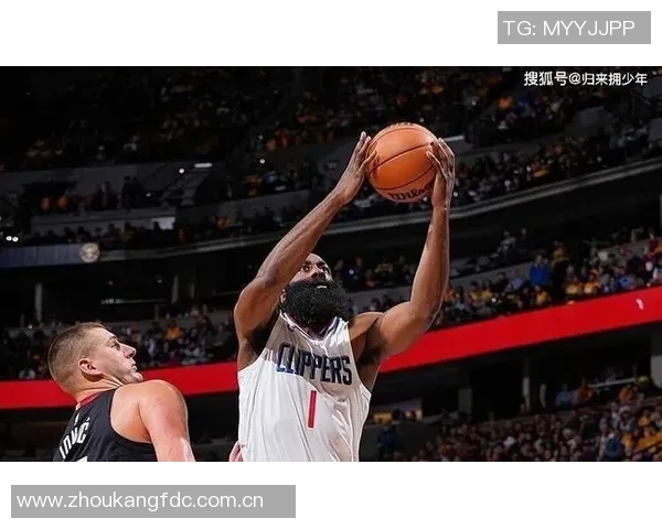 克拉克斯顿内线表现抢眼15分钟内高效拿下11分并抢8篮板 克拉克斯顿内线表现抢眼15分钟内高效拿下11分并抢8篮板