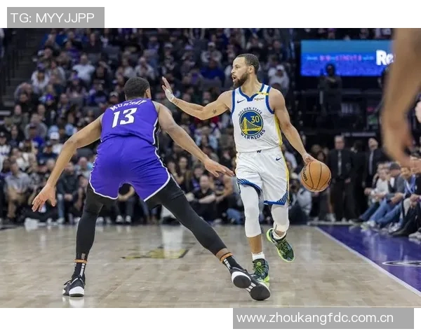 萨城对决库里拉文三分雨下19分4板2助1断展现全能表现 萨城对决库里拉文三分雨下19分4板2助1断展现全能表现