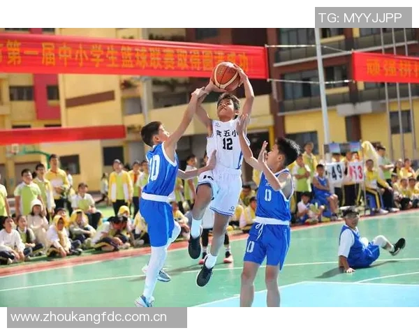 布克连得五分迅速拉开比分罚球线急停跳投与反击三分震撼篮网